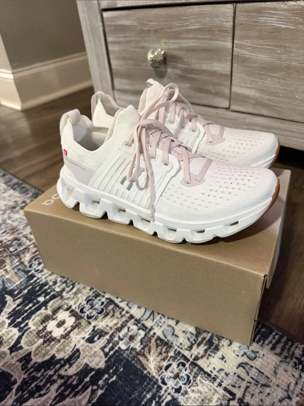 On CloudSwift 4 White/Lily  NEW